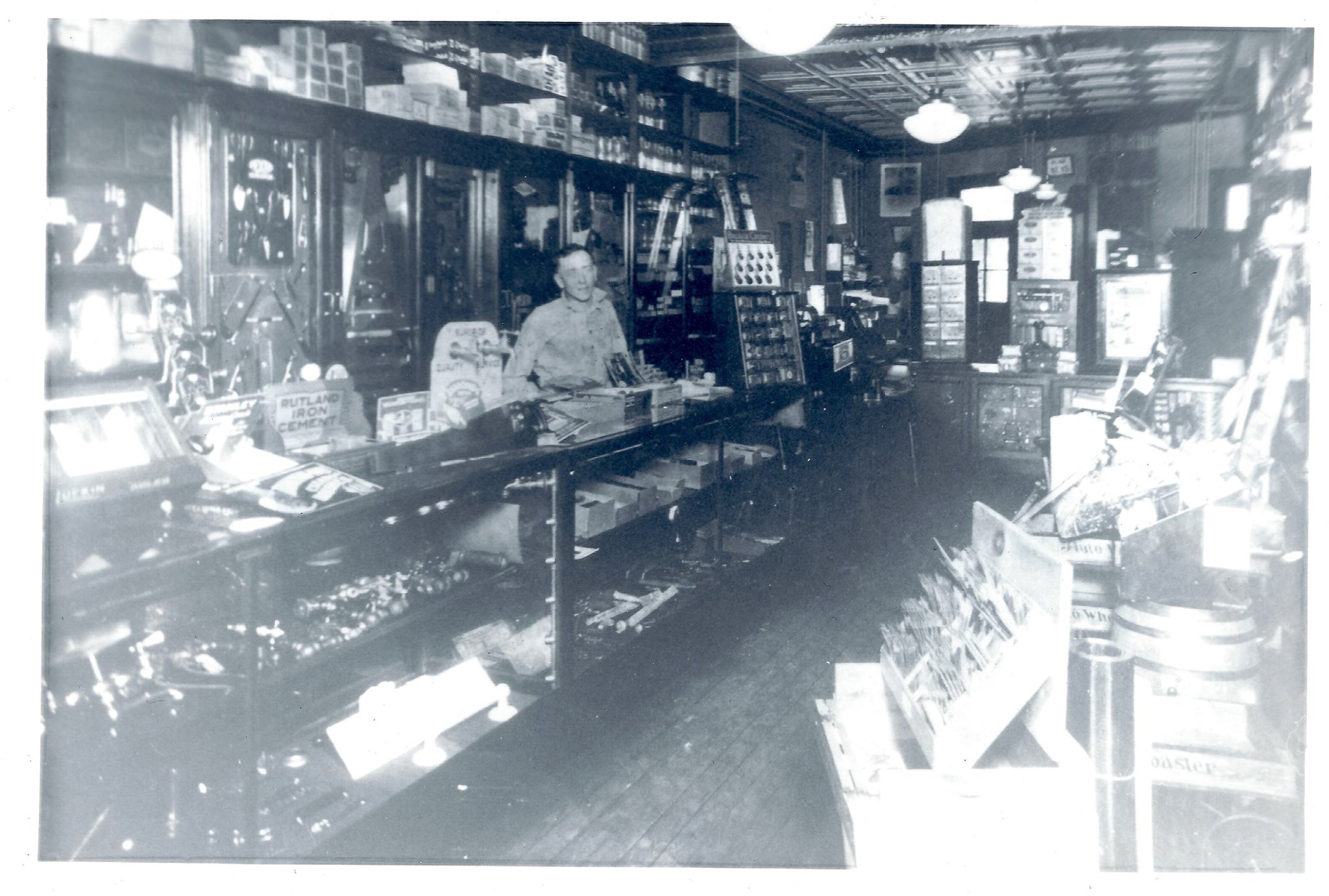 Old Suter's Hardware Image